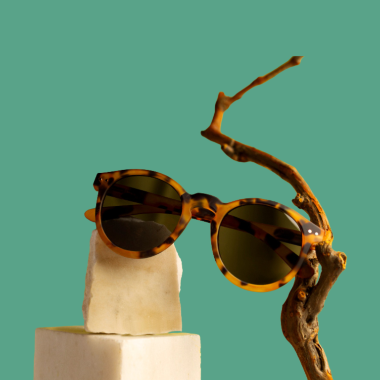 Το Χρώμα της Ταρταρούγας στα Γυαλιά: Μια Διαχρονική Τάση με Πλούσια Ιστορία και Συμβολισμό