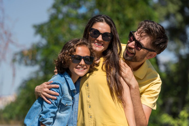 Παιδικά γυαλιά: Όλα όσα πρέπει να γνωρίζουν οι γονείς!