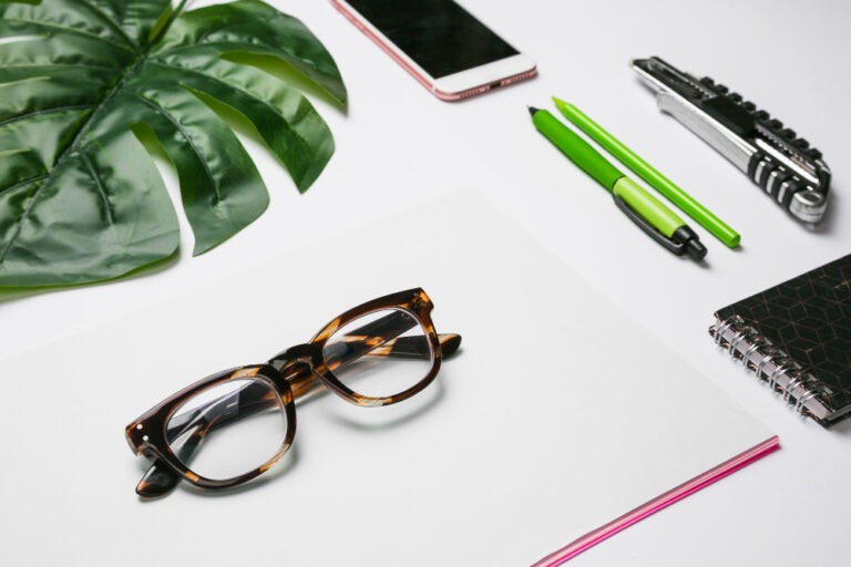 Πρεσβυωπία: Πότε χρειάζεσαι γυαλιά και ποιες είναι οι επιλογές σου